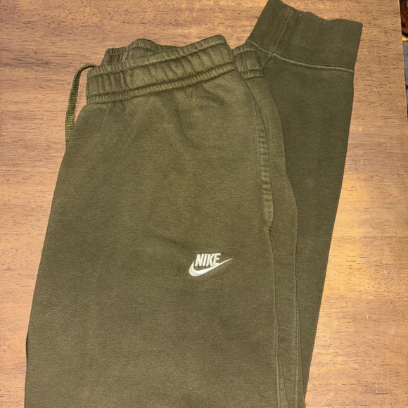 Nike Men's Green/Olive Joggers - Picture 2 of 4